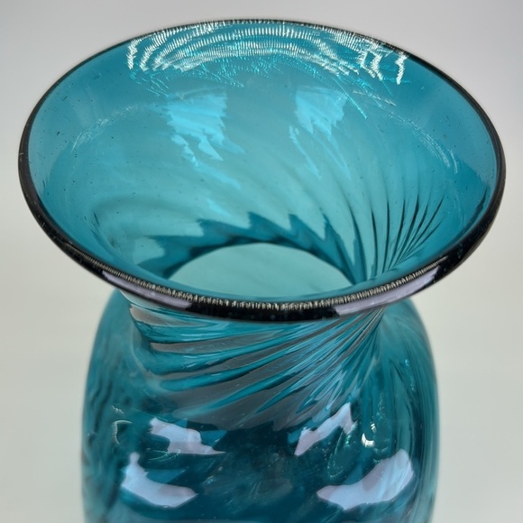Swirl Optic Aquamarine Glass Vase - Picture 12 of 14